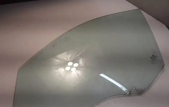 KIA Sorento Front door window glass four-door 824112P001