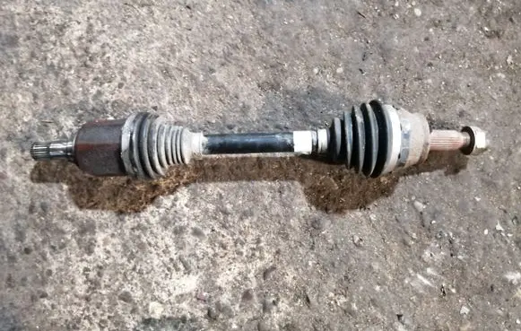Fiat 500L Front driveshaft