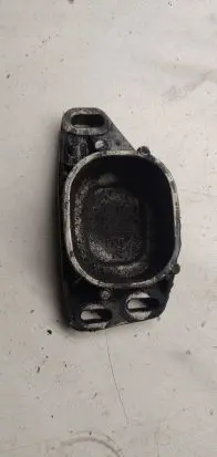 Volkswagen PASSAT B5.5 Engine mounting bracket 8e0199335A