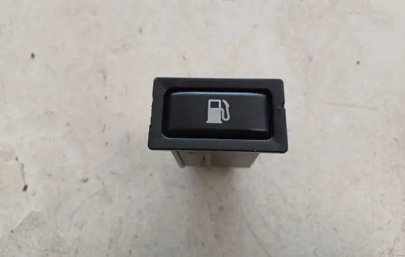 Toyota Avensis T250 Fuel tank opening switch 156795