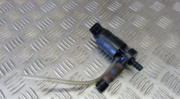 Lexus RX 330 - 350 - 400H Headlight washer pump 3670575833