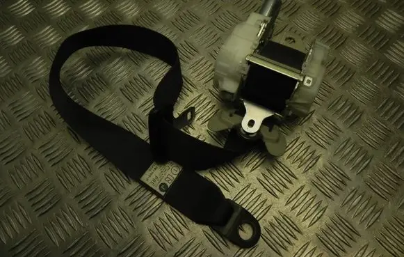 Lexus IS 220D-250-350 Front seatbelt 7M7750P M4442
