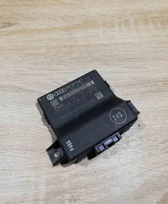 Audi A4 S4 B8 8K Gateway control module 8R0907468F