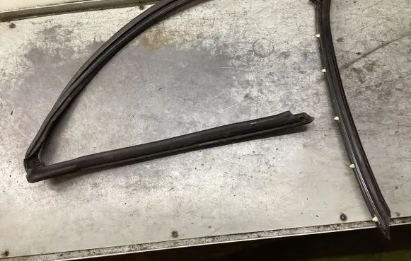Mercedes-Benz SLK R170 Rubber seal front coupe door window 