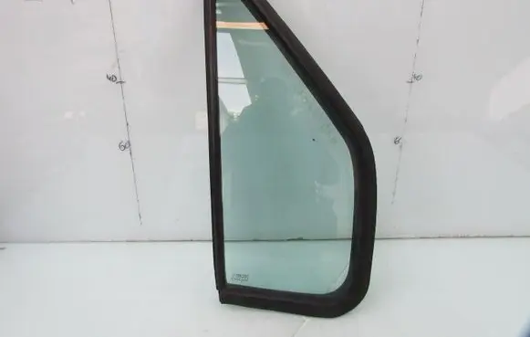 Renault Master II Front triangle window/glass 43R00464