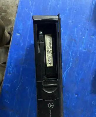 Mercedes-Benz C W203 CD/DVD changer A2208274642 020433 MC3330