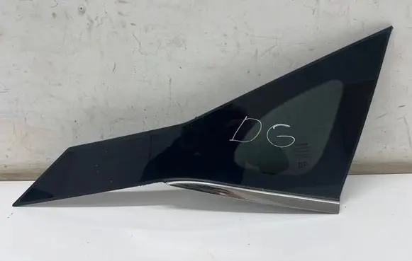 Nissan Qashqai J12 Rear side window
