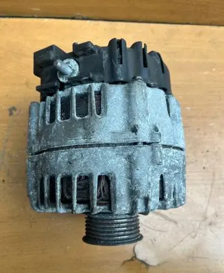BMW 3 E90 E91 Generator/alternator 7802261