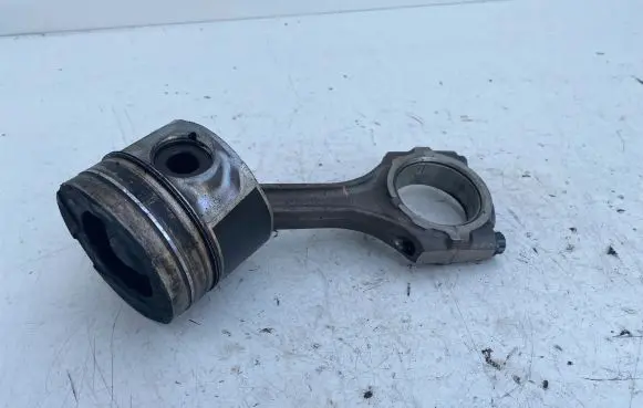 Toyota Avensis T270 Piston with connecting rod 9LA 07393