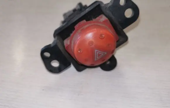 Nissan Almera Tino Hazard light switch