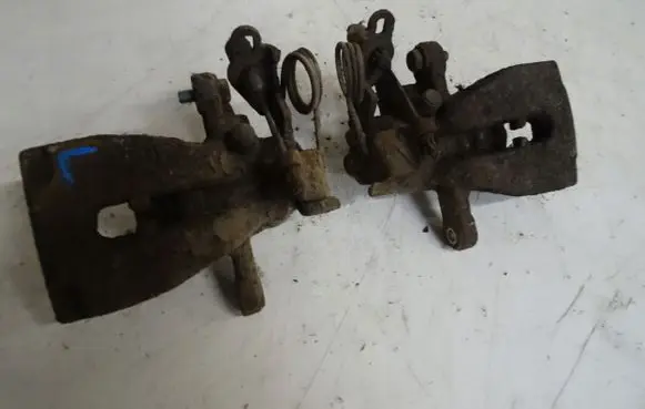 Ford Kuga I Rear brake caliper