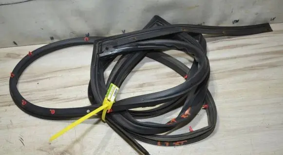 Nissan X-Trail T31 Rubber seal rear door 