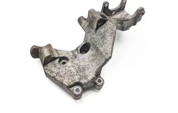 KIA Sorento Generator/alternator bracket 