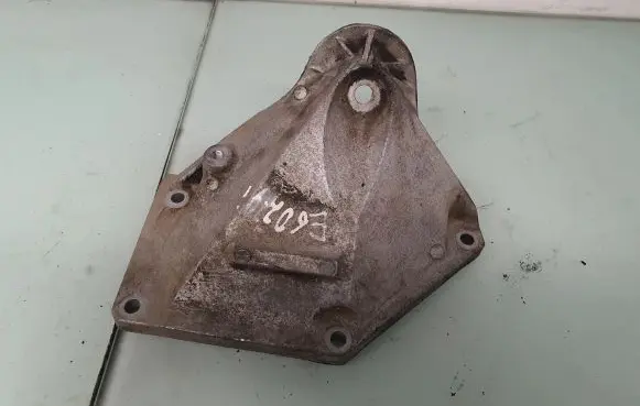BMW 5 E60 E61 Engine mounting bracket 6761111 22116761111