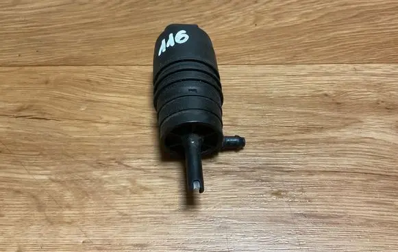 BMW 5 E60 E61 Windscreen/windshield washer pump 987066110 V20080378