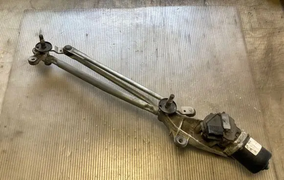 Nissan Qashqai Front wiper linkage and motor 