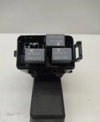 Toyota Avensis T270 Fuse box set 7191YB1 9008087021