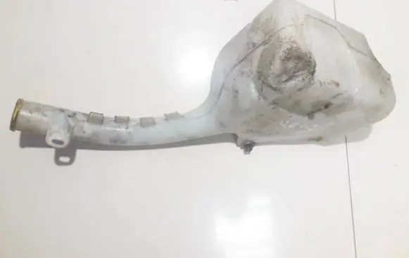 Mazda 2 Windshield washer fluid reservoir/tank 2s6117618ad 2n11-17618ad