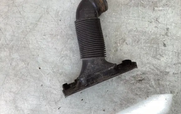 Audi A3 S3 8P Air intake hose/pipe 1K0129618Q 1K0129609B 0KKYSZS6