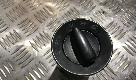 Volkswagen PASSAT B5 Light switch 1c0941531a