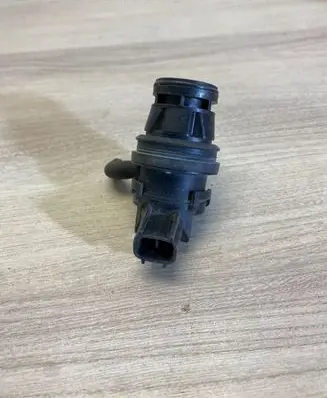 Mazda 3 I Windscreen/windshield washer pump 8603109120