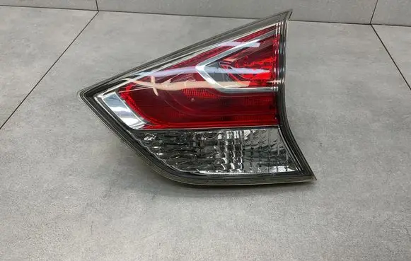 Nissan X-Trail T32 Tailgate rear/tail lights 