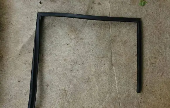 Jaguar XF X250 Rear door windshield rail 