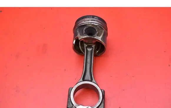 Volkswagen PASSAT B6 Piston 03GE
