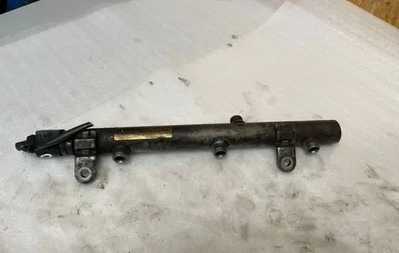 Mercedes-Benz E W211 Fuel main line pipe A6420702595