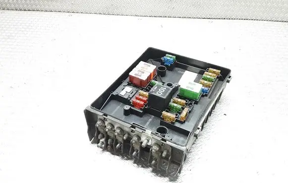 Volkswagen Golf V Fuse module 1K0937125A