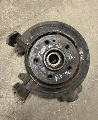 Mercedes-Benz ML W163 Rear wheel hub spindle/knuckle 