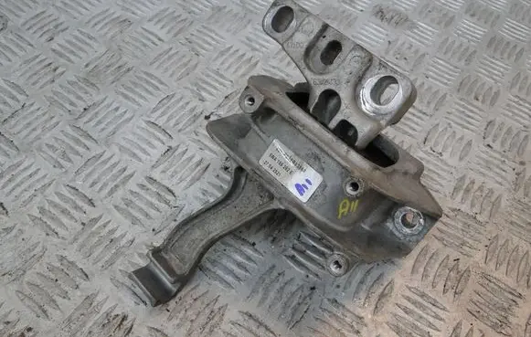 Engine mount vacuum valve