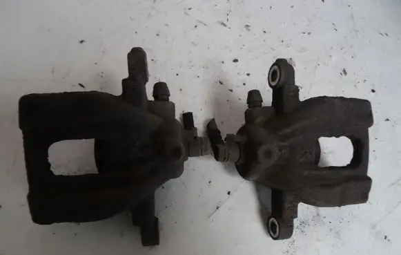 Honda CR-V Rear brake caliper