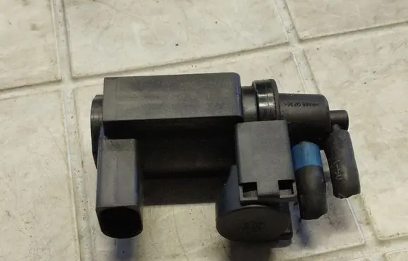 Audi A4 S4 B6 8E 8H Turbo solenoid valve 059906628B 70101900 07T131