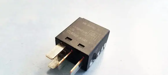 Mitsubishi Space Star Other relay MB953382