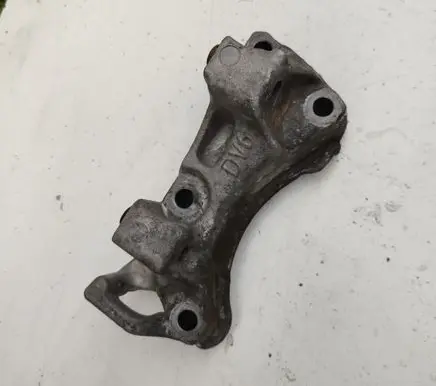Peugeot 308 Engine mounting bracket 9681861680