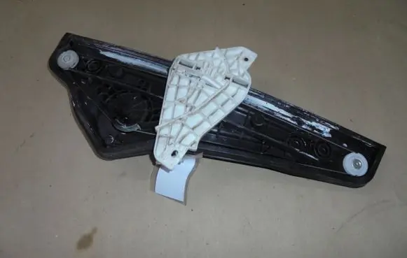 Hyundai Veloster Front door window regulator with motor 82402-2V000