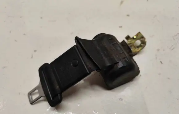 Audi A4 S4 B5 8D Middle seatbelt (rear) 4A0857713N