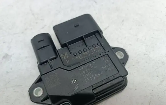 Mercedes-Benz E W213 Glow plug pre-heat relay A6549001300 1110067