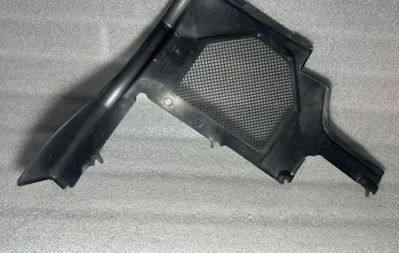 Audi A8 S8 D2 4D Other engine bay part 4D1819404D