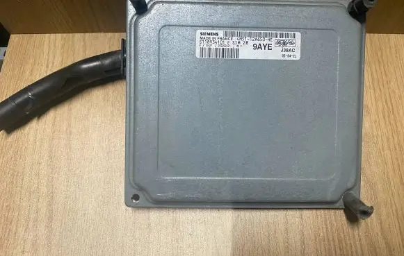 Ford Focus Engine control unit/module S118934101E 4M5112A650HE
