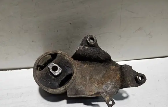 Engine mount bracket