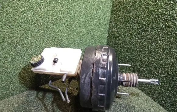Renault Master III Brake booster 472100453R