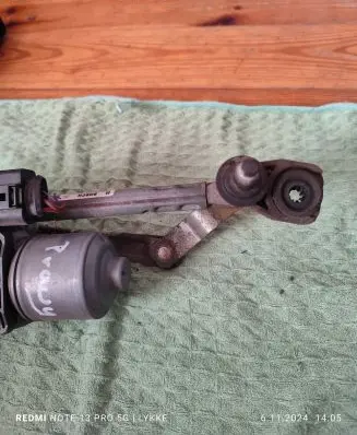Volkswagen Golf Plus Wiper motor 5M0955120B 0390241980 HH0200W0501
