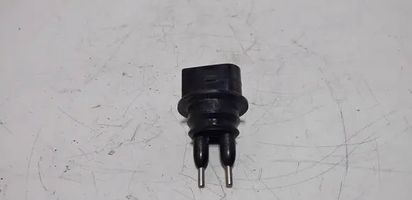 Volkswagen PASSAT B6 Windshield washer fluid level sensor 7M0919376 96VW17K656AA