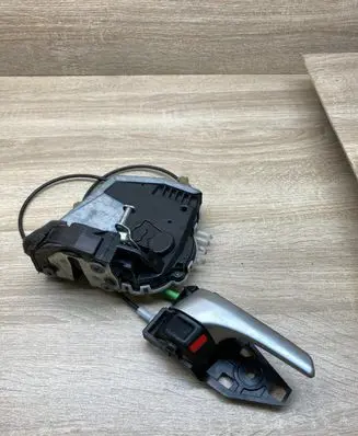 Toyota Prius (XW30) Front door lock TOYOTAMD4DOORLOCK