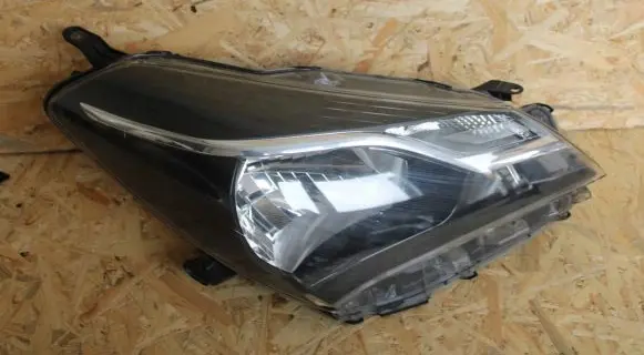 Toyota Yaris Headlight/headlamp
