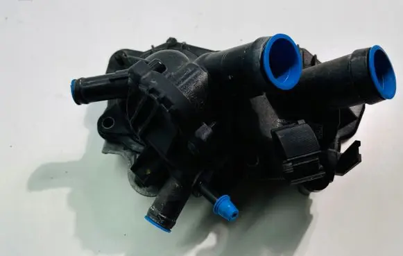 Volkswagen Golf VII Water pump 04E121600BD