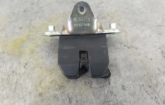 Skoda Octavia Mk2 (1Z) Tailgate lock latch 1Z5827501D
