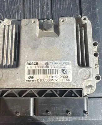 Hyundai ix35 Engine control unit/module 391202A001 0281019639 500MCVEL1T5U